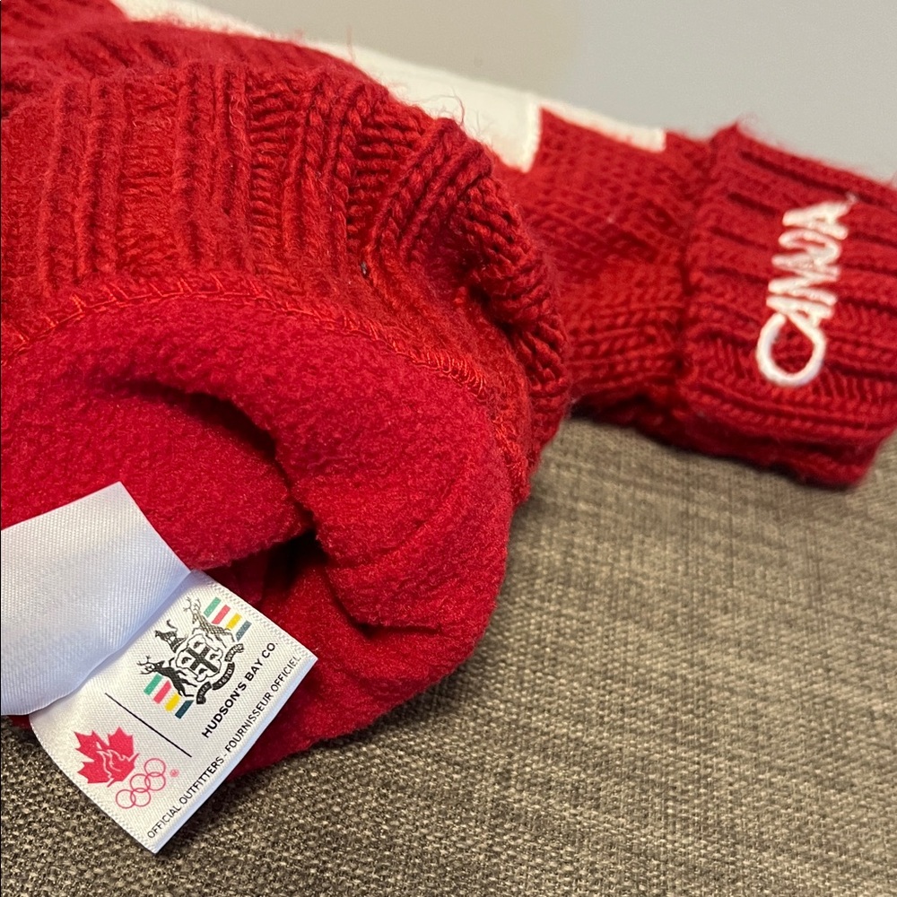 Red Canada Maple Leaf Mittens L-XL - Picture 3 of 5